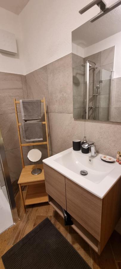 Lo Noyer Et Les Roses Bed and Breakfast Saint Nicolas Εξωτερικό φωτογραφία